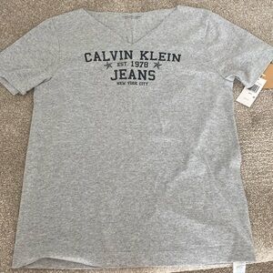 Calvin Klein Grey Short Sleeve Tee-Shirt. Cut V-neck. NWT M